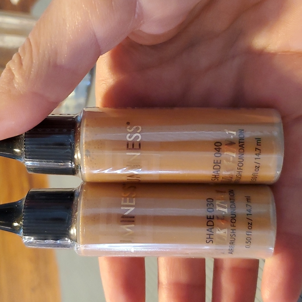 Luminess airbrush Foundation silk 4 in 1 , shade 030 and 040